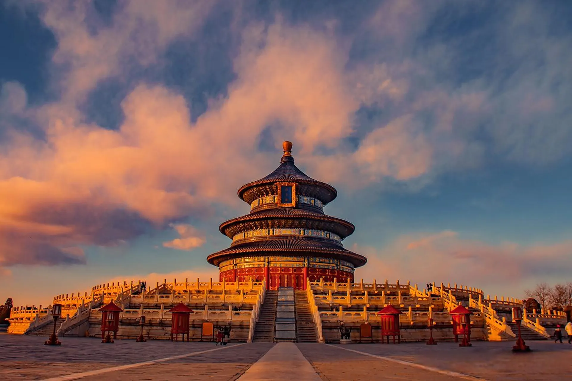 The traditional yellow-tiled roofs of the Tower of Buddhist Incense climbing up the forested slopes of Longevity Hill, overlooking the sparkling waters of Kunming Lake.